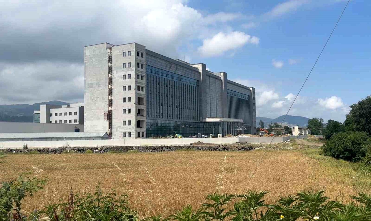 Tekkeköy\'de İnşaatta İşçi Düştü