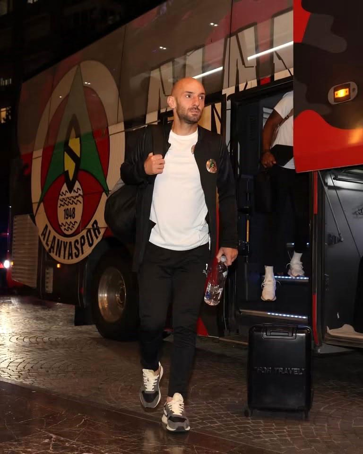 Alanyaspor'dan Efecan Karaca'ya Veda