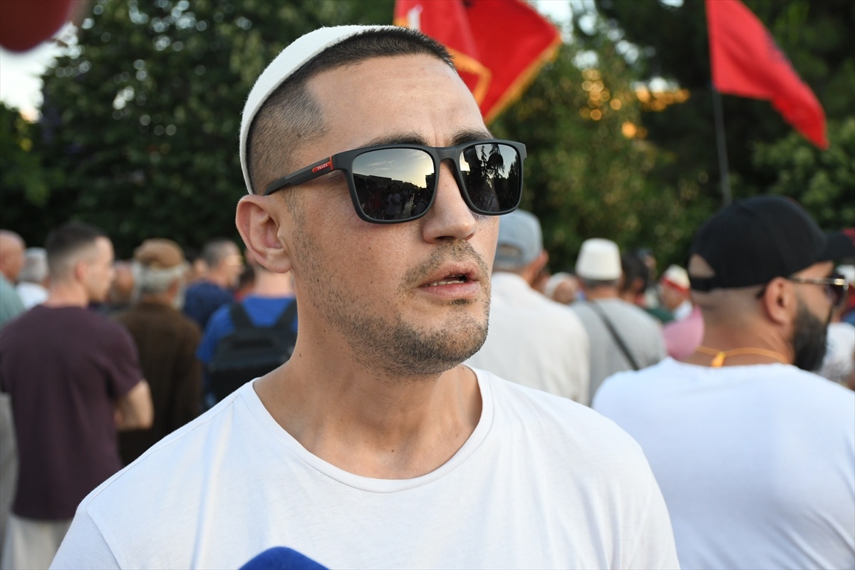 Tiran\'da Trump projesi protestosu 19. gün