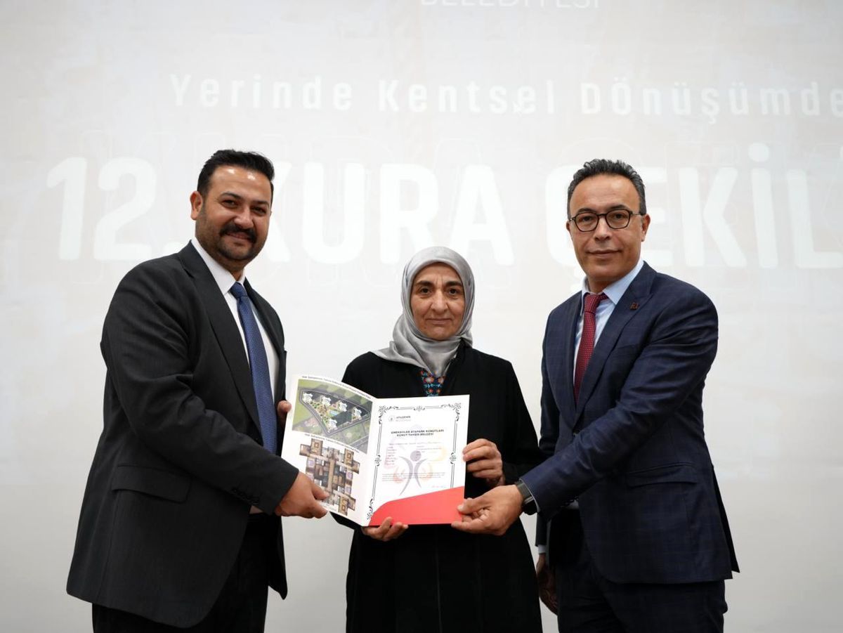 Ataşehir\'de 8 aile daha yeni evlerine kavuştu