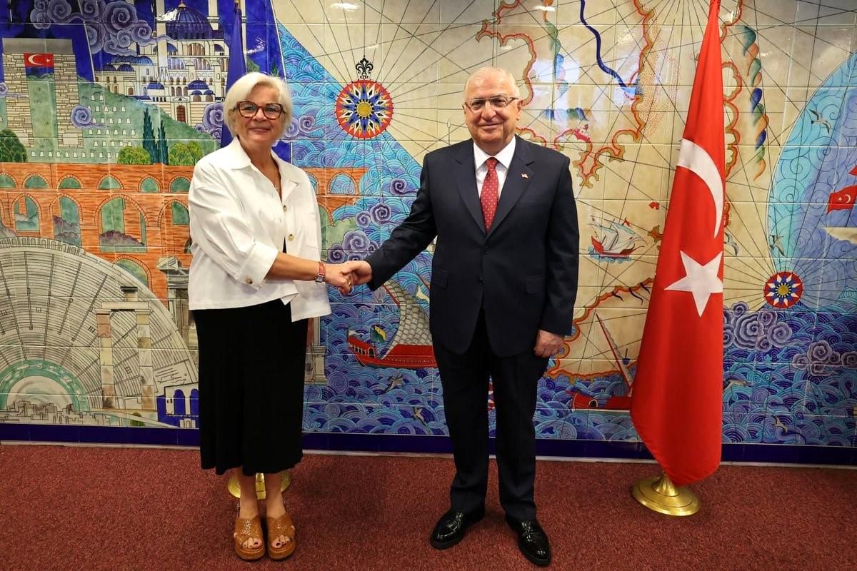 Güler ve Vautrin NATO\'da Bir Araya Geldi