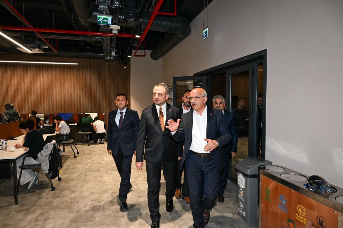 Eminoğlu Malatya Kütüphanesini Ziyaret Etti