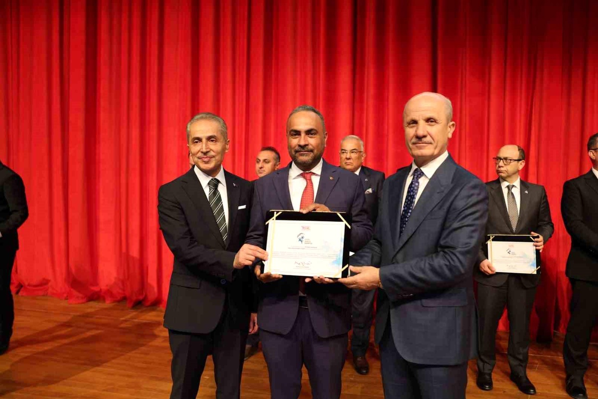 BARÜ Spor Dostu Kampüs Ödülünü Aldı