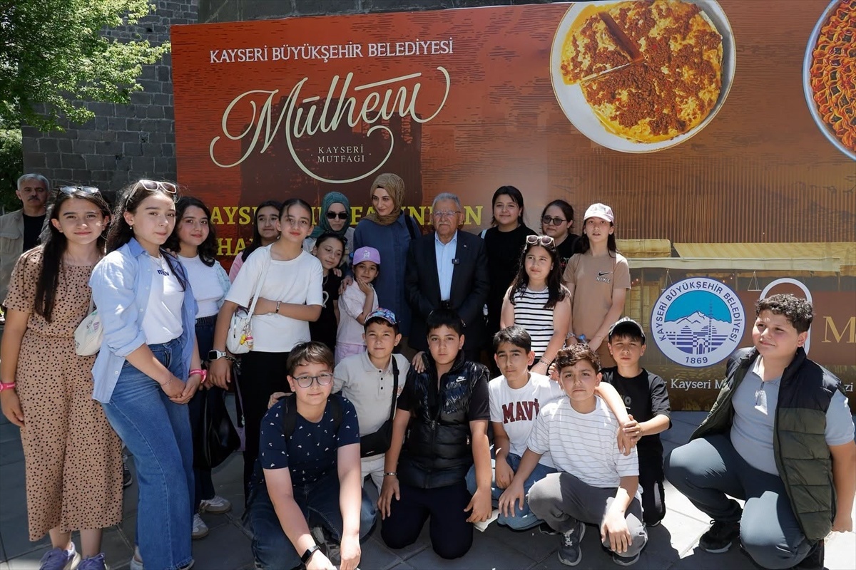 Büyükkılıç, Kayseri Kalesi\'nde Çocuklarla Buluştu