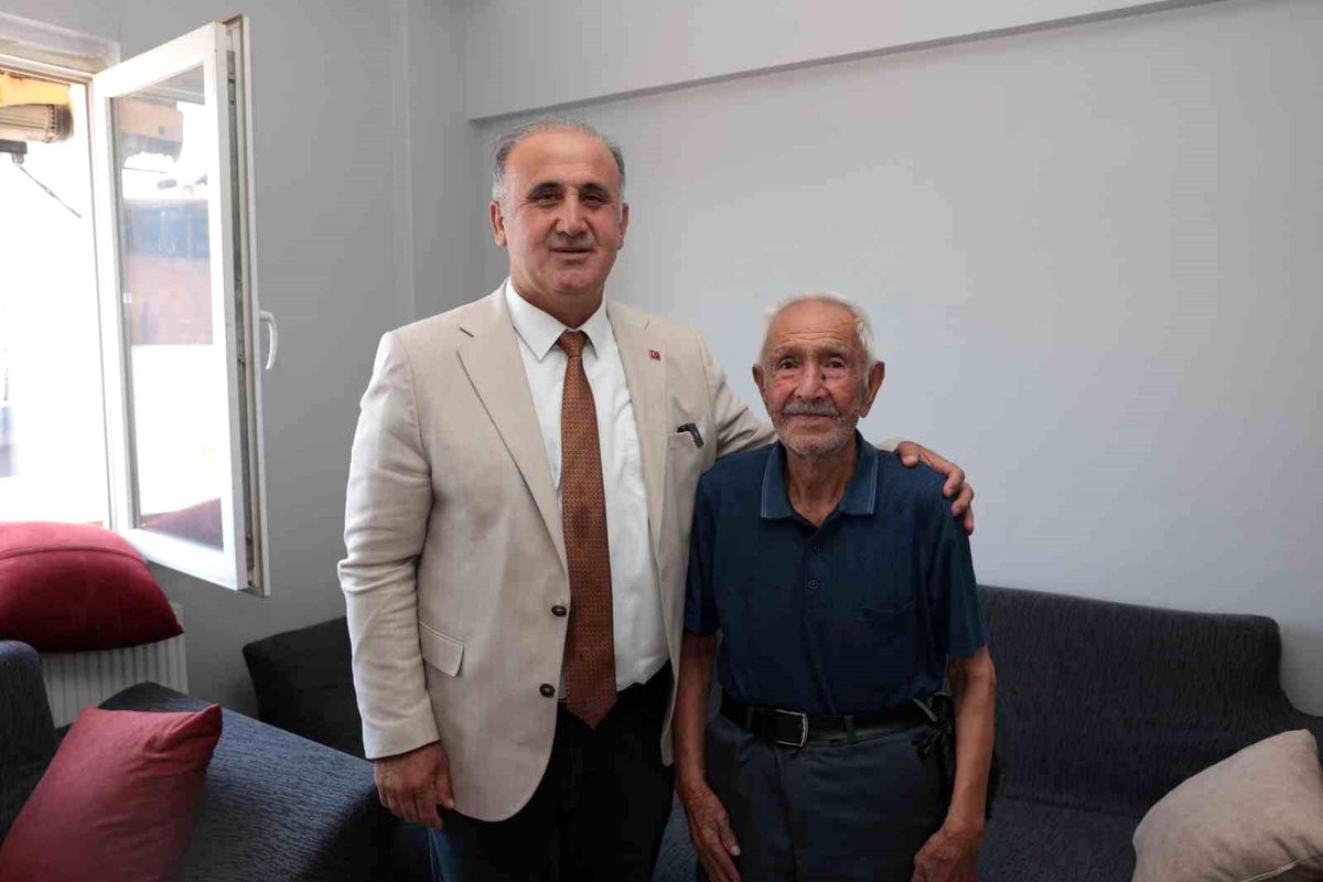 Başkan Kaya\'dan şehit babalarına Babalar Günü ziyareti