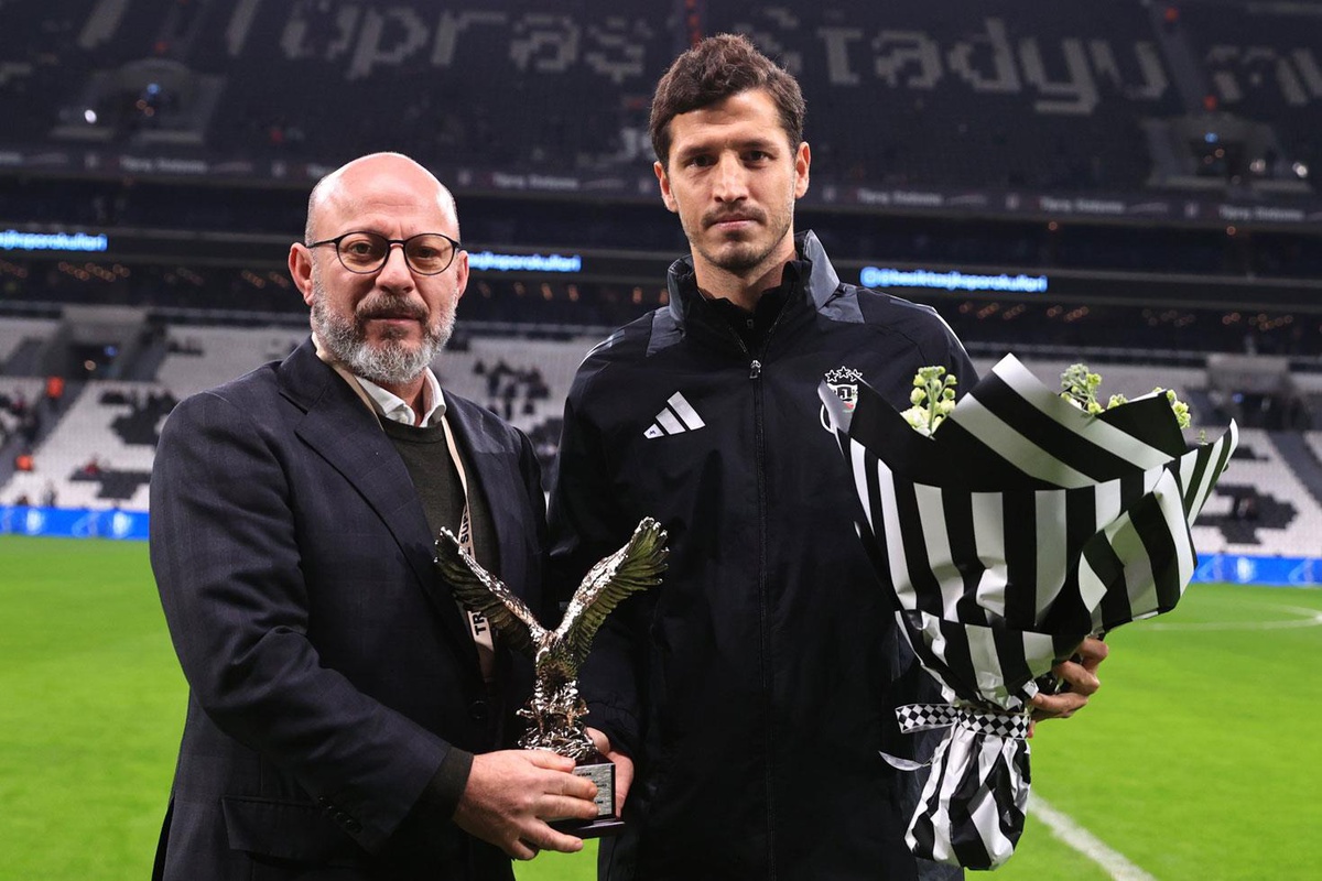 Beşiktaş'ta ayrılık! Salih Uçan yıldızlaştığı yere geri dönüyor