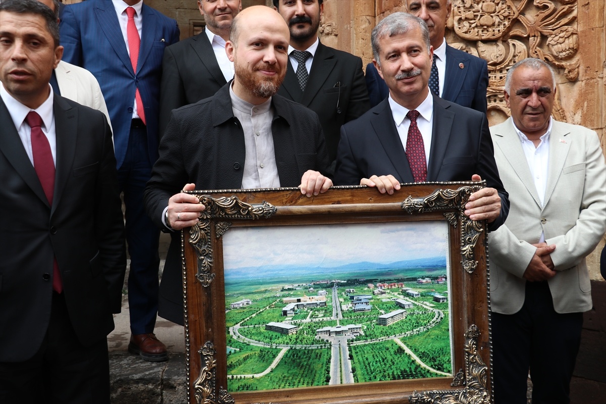 Gençler Medeniyetlerini Tanımalı