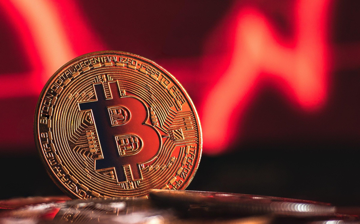 Bitcoin zirveden bu yana piyasa değerinin yarısını kaybetti
