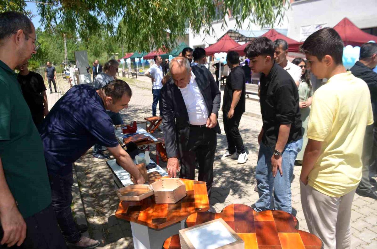 Muş\'ta Yıl Sonu Sergisi Düzenlendi