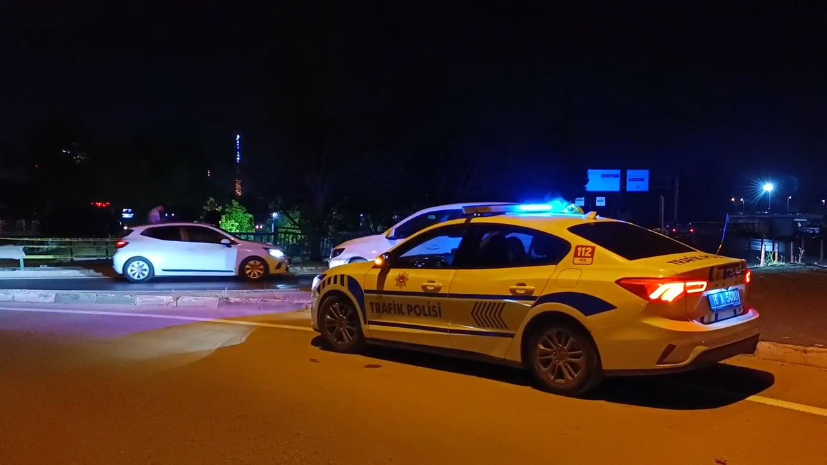 Bursa\'da Otomobil Dereye Düştü