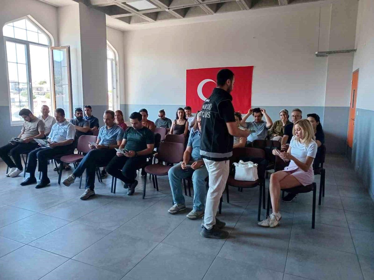 Datça\'da Uyuşturucu ve İşitme Engellilere Farkındalık