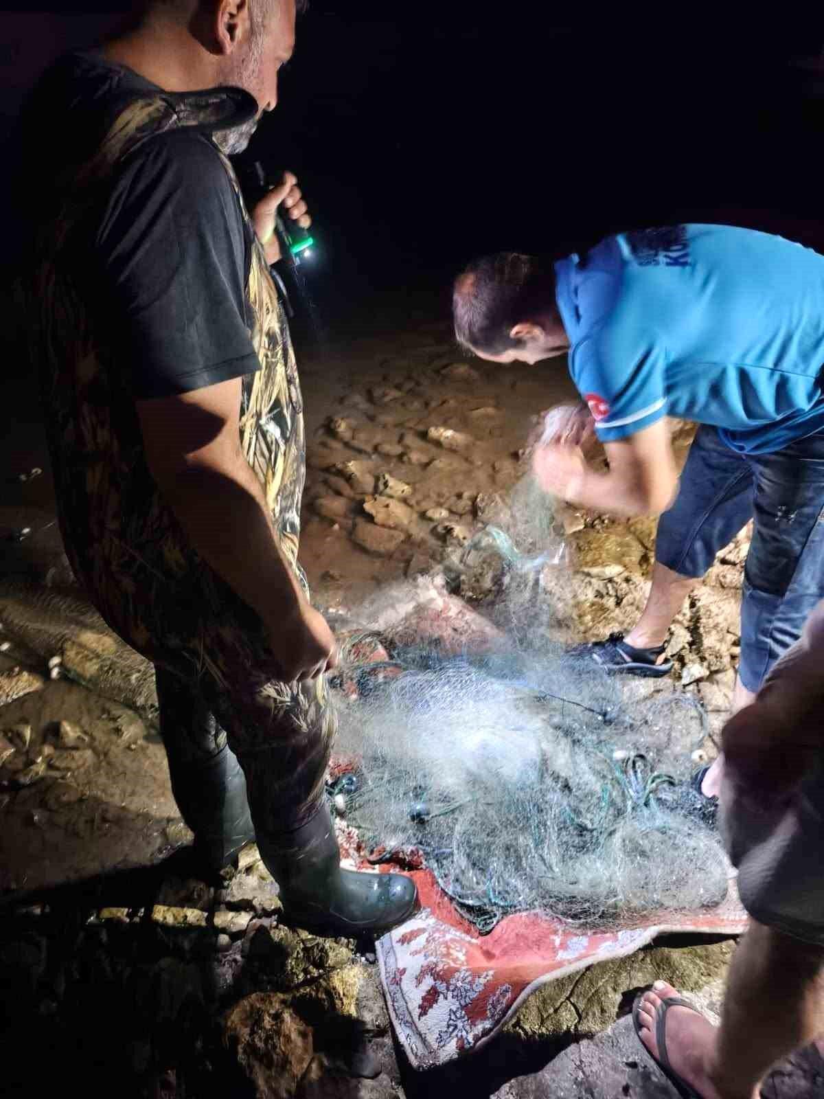 Didim\'de Gece Denetimi: Sahipsiz Balık Ağlarına El Konuldu
