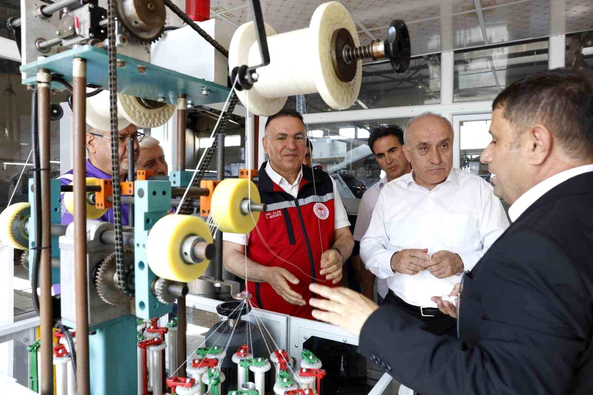 Diyarbakır\'da İpek Böcekçiliği Eğitimi Sertifika Töreni