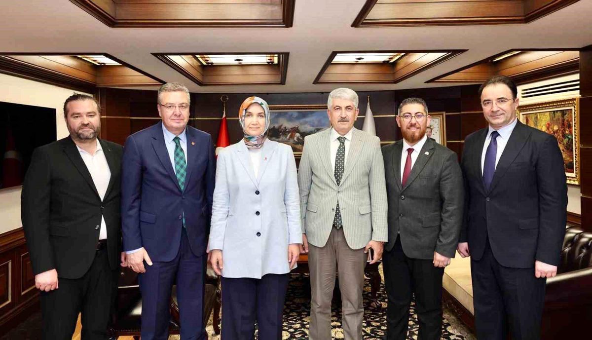 Ege Gazeteciler Federasyonu\'ndan Bakan\'a Ziyaret