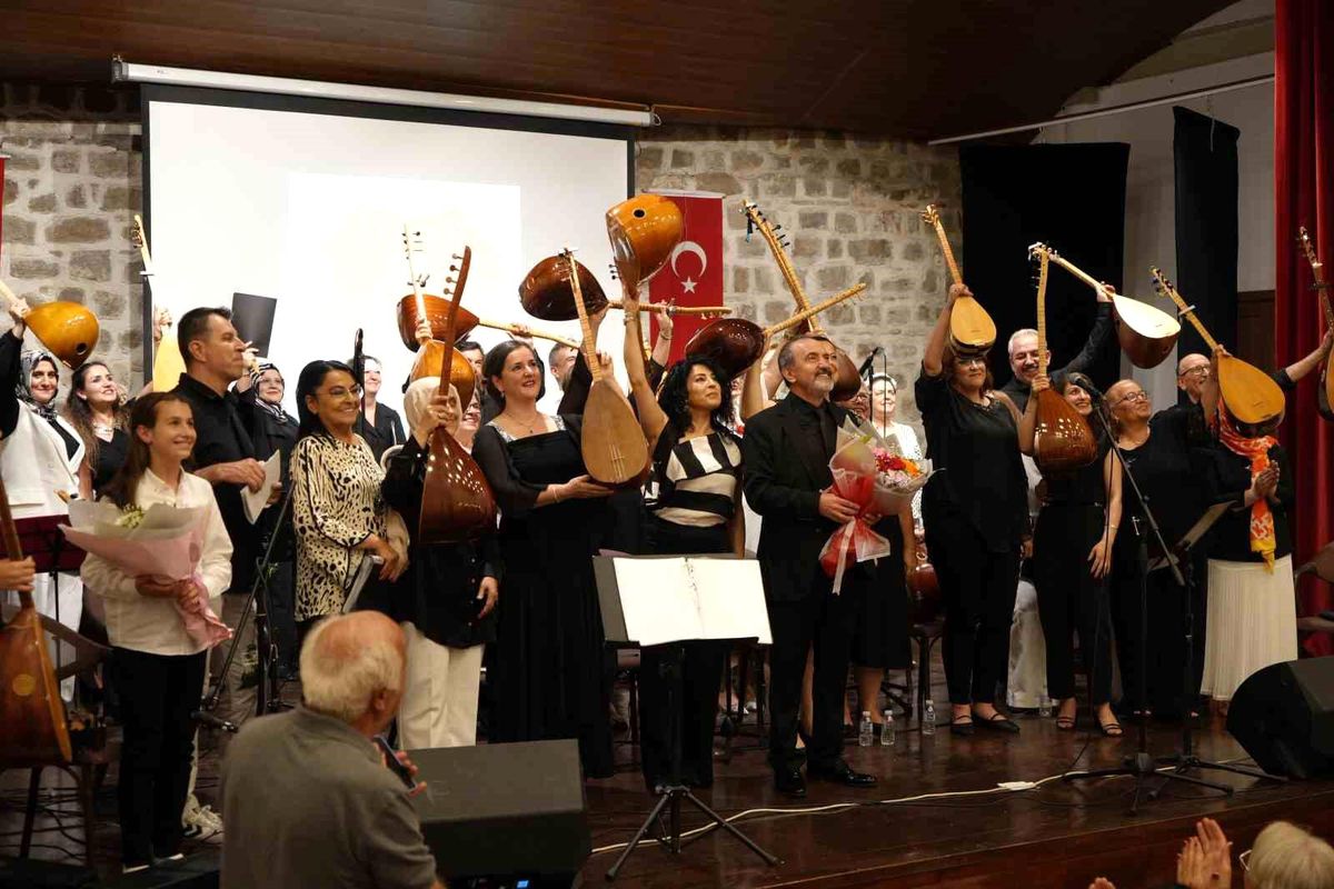 Edirne\'de Duygu Dolu Türkü Gecesi