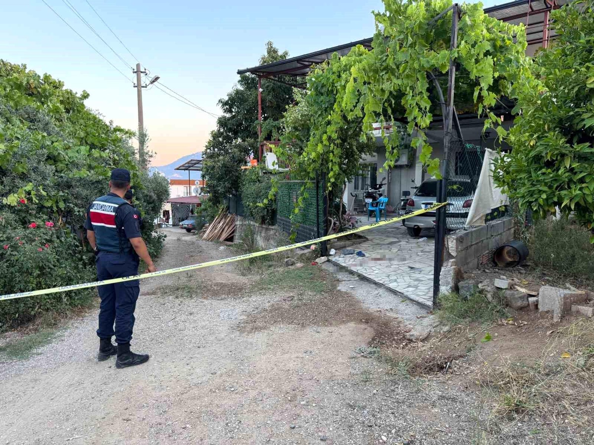 Fethiye\'de Bahçe Kapısı Kavgası: 1 Ölü