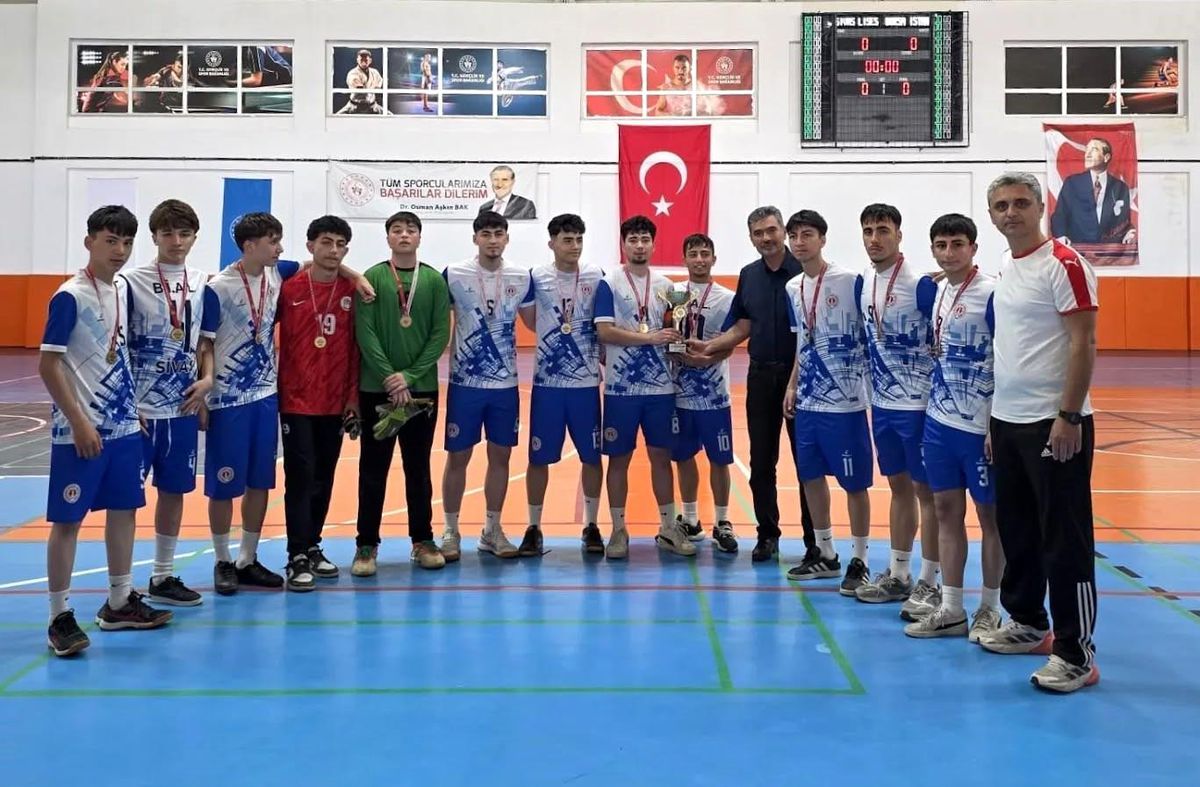 Sivas\'ta Futsal Şampiyonu Borsa İstanbul Anadolu Lisesi