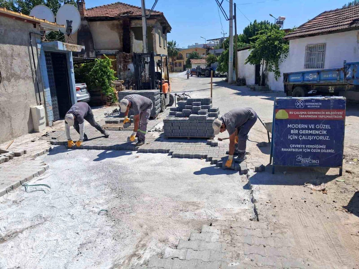Germencik\'te yol ve çevre düzenleme çalışmaları sürüyor