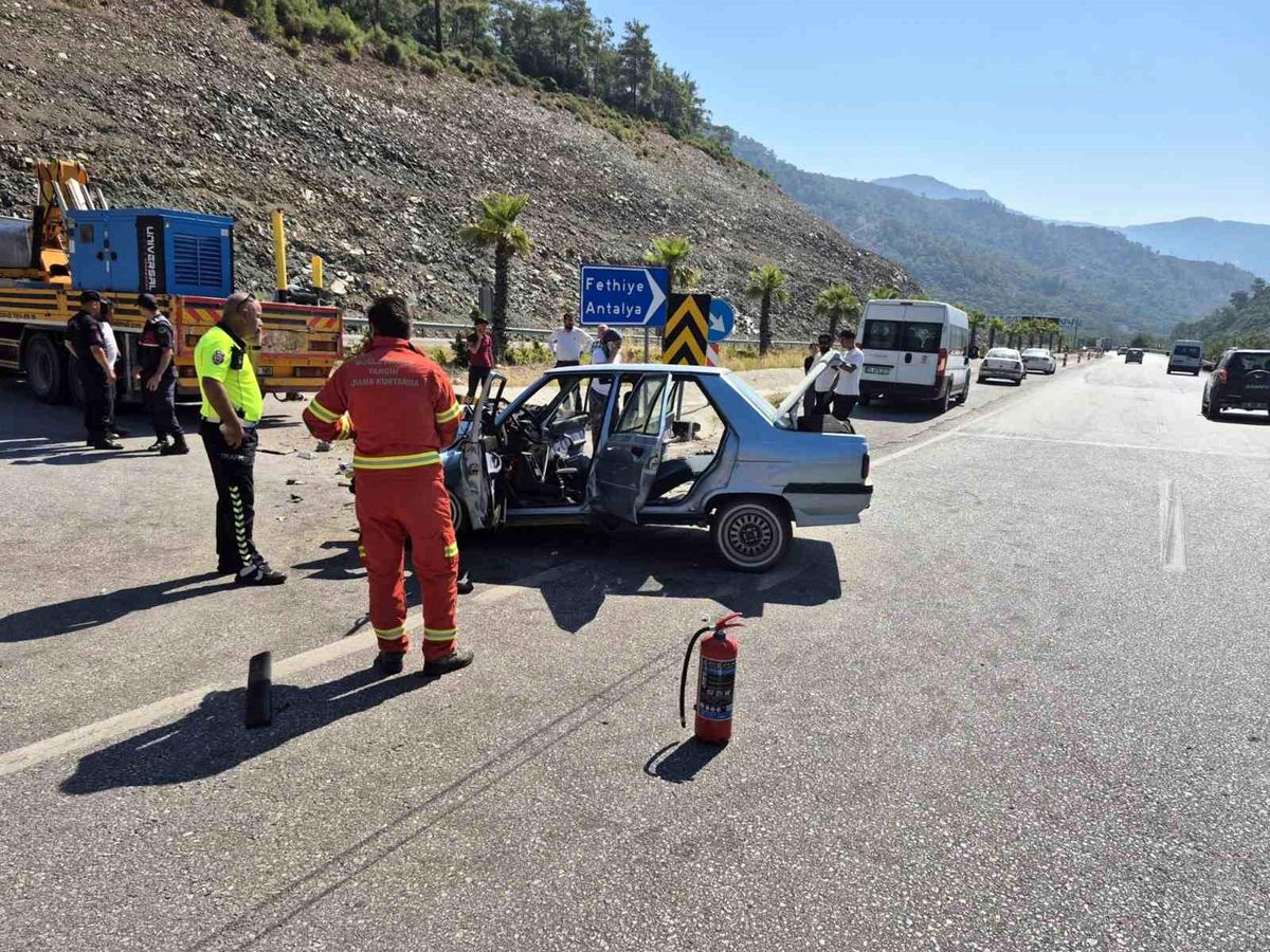 Göcek Tüneli çıkışında sıkışmalı trafik kazası