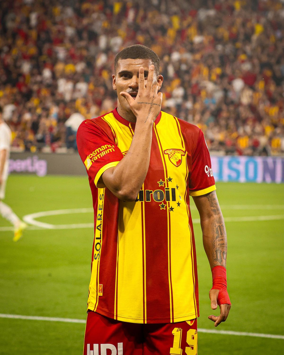 Göztepe\'den Andre Henrique Bombası