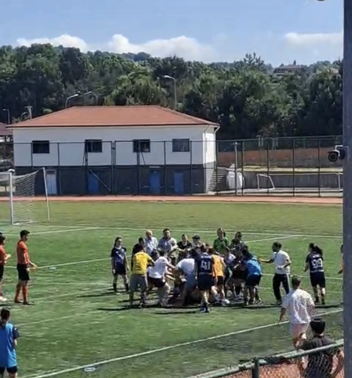 Kadın Futbolunda Kavga: Kemerspor ve Kuzey Yıldızı Maçında Gerilim
