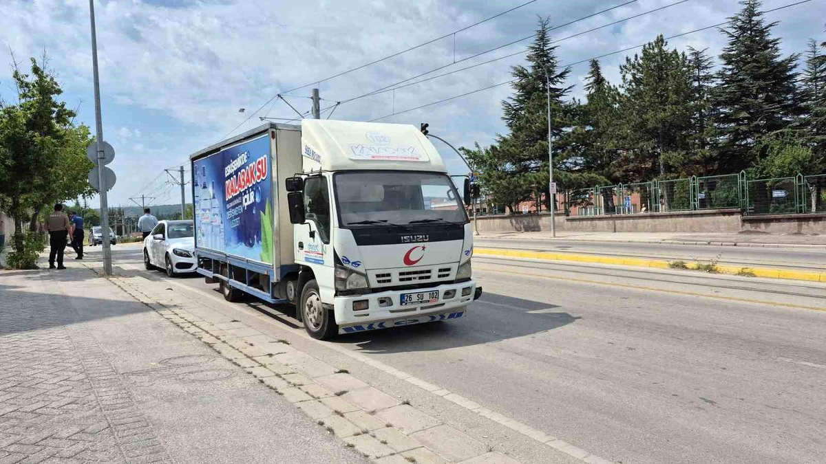 Eskişehir\'de 9 yaşındaki çocuğa su kamyonu çarptı