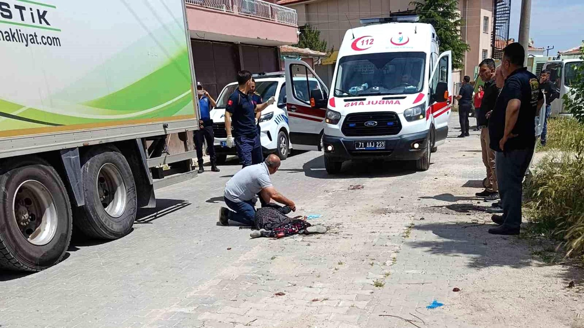 Kırıkkale\'de Kamyon Çarpan Yaşlı Kadın Ağır Yaralı