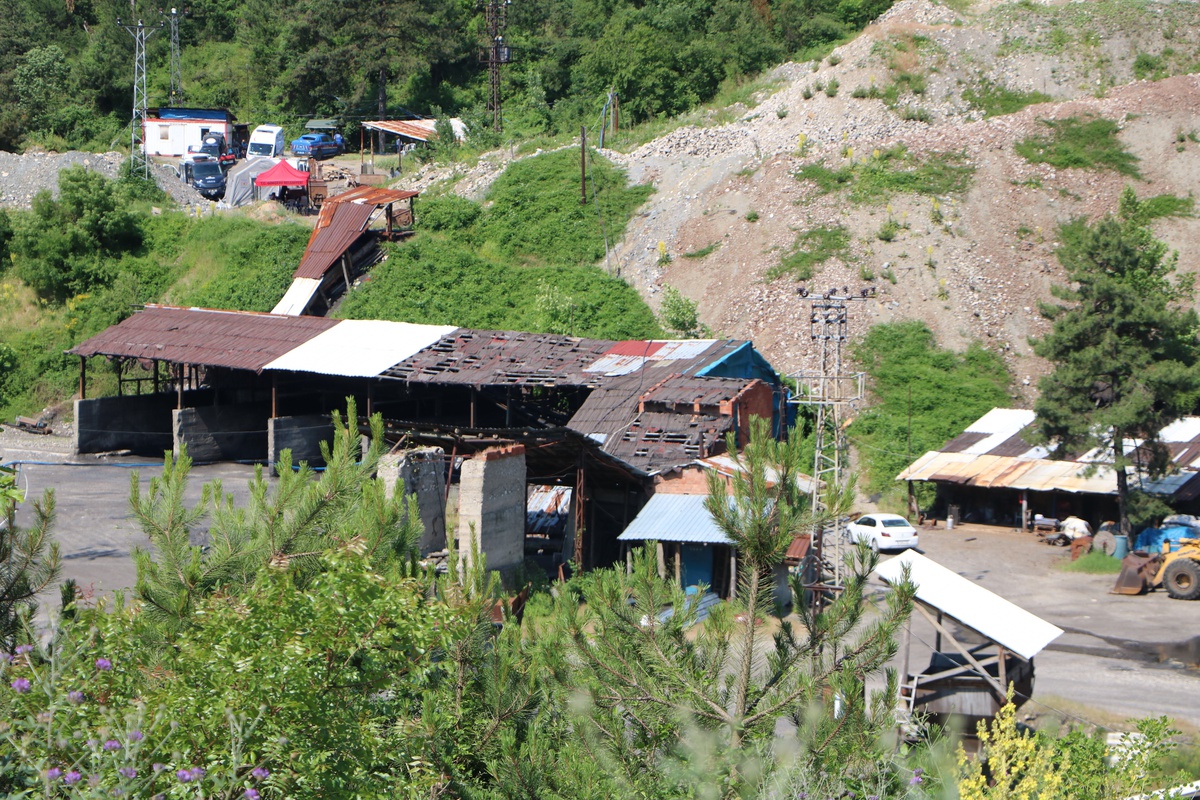 Maden Ocağında Mahsur Kalan İşçi İçin Kurtarma Çalışmaları Devam Ediyor