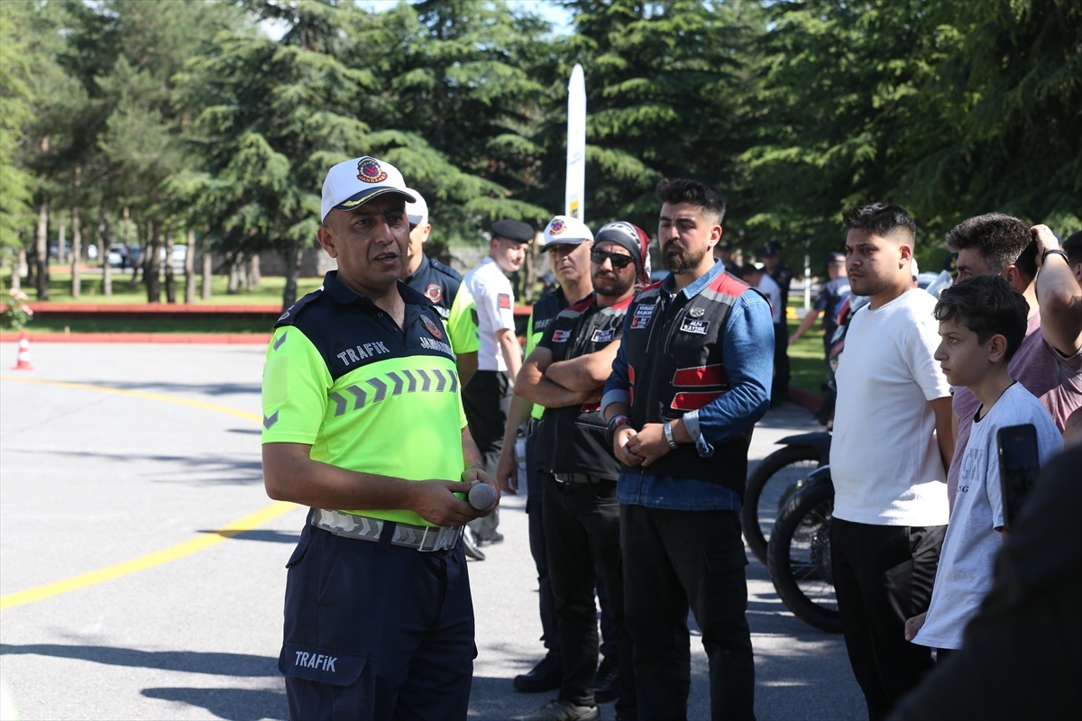Jandarma, Motosiklet Sürücülerini Bilgilendirdi