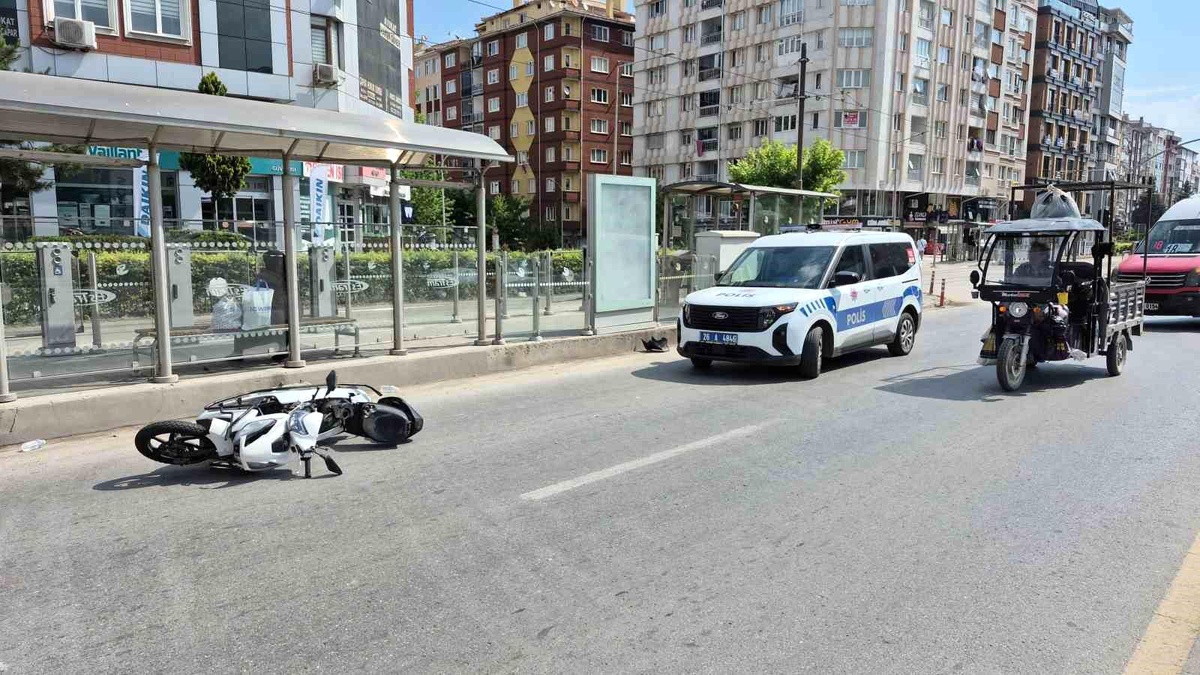 Eskişehir\'de Kaza: Motosiklet Yaya Çarptı
