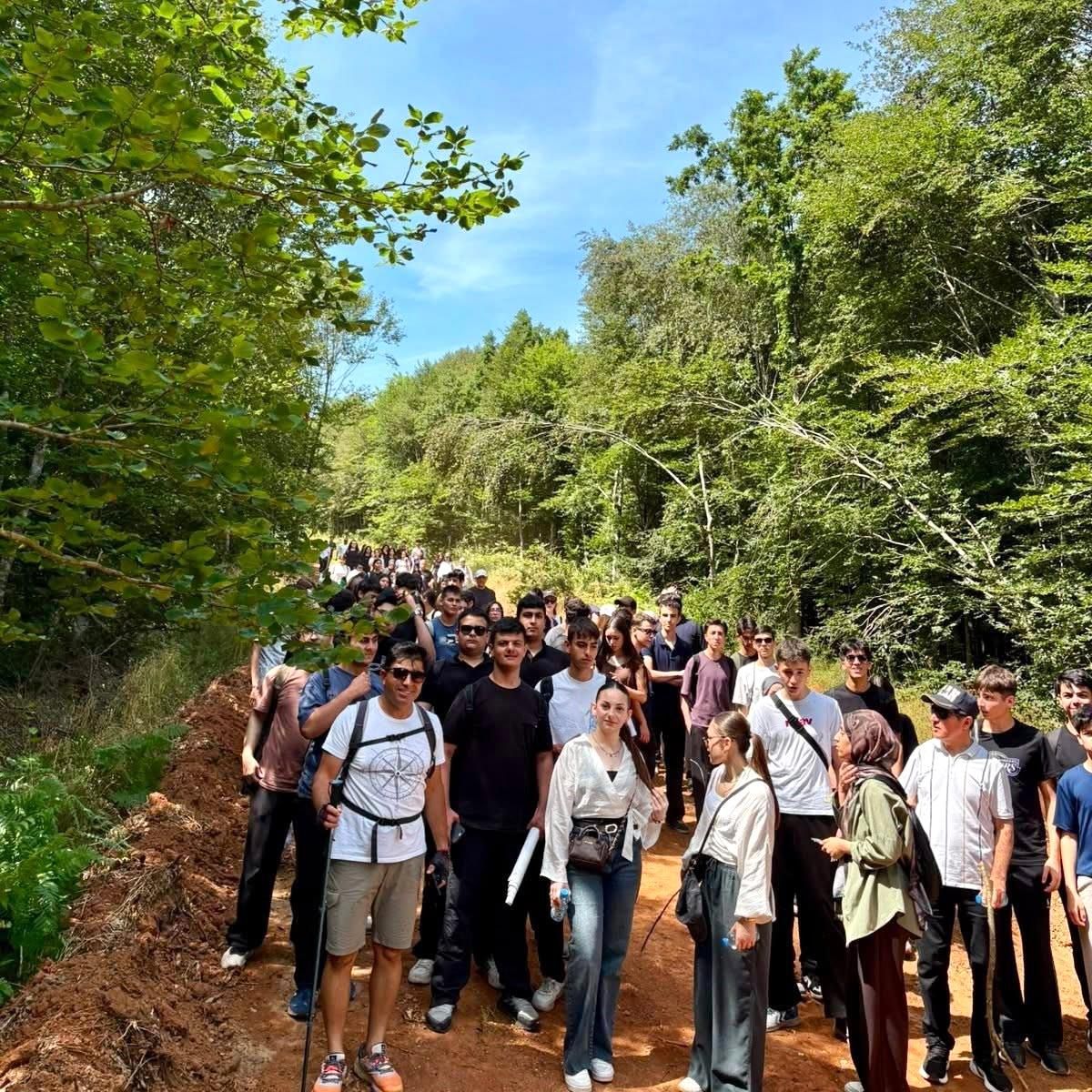 Körfez\'de gençler doğa yürüyüşünde buluştu