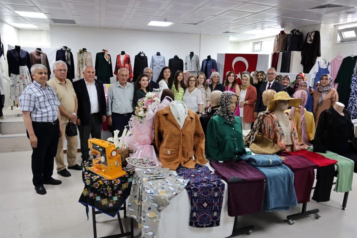 Kütahya\'da kursiyerlerin el emeği eserleri sergilendi