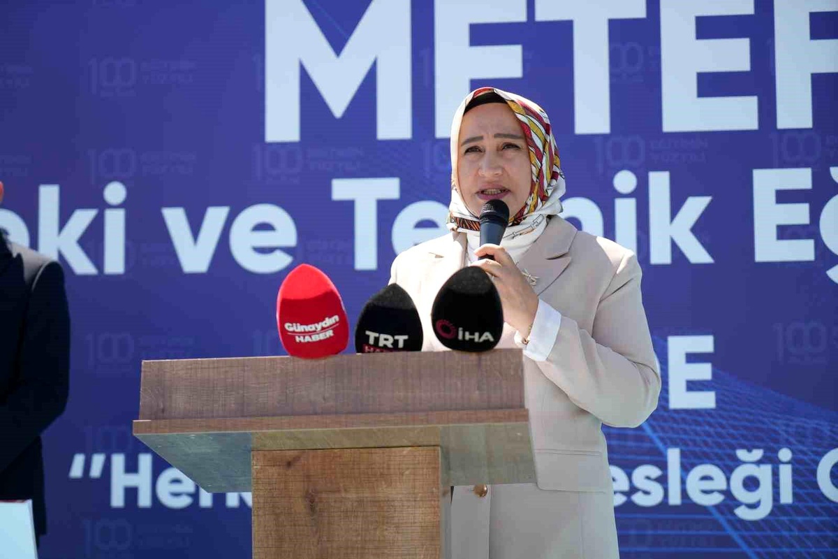 Mesleki Eğitim Fuarı\'nda öğrenciler projelerini tanıttı
