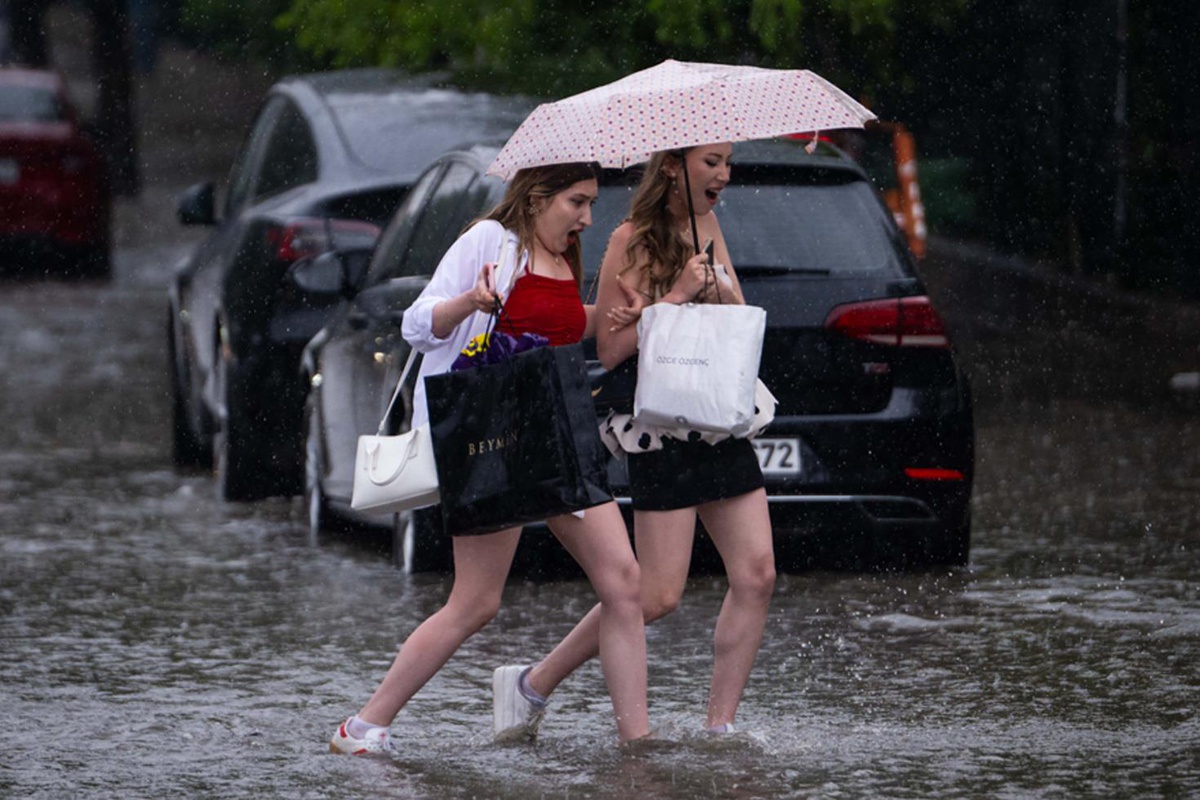 Meteoroloji\'den 19 ile sarı alarm! Kuvvetli sağanak ve sel kapıda