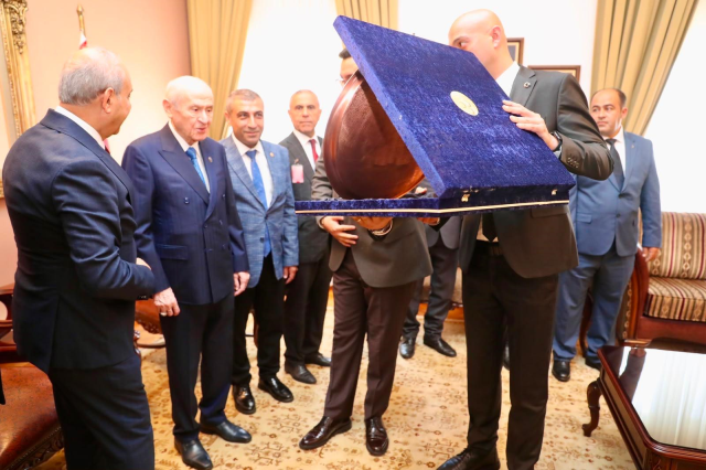 MHP Gaziantep İl Teşkilatı'ndan Devlet Bahçeli'ye anlamlı hediye
