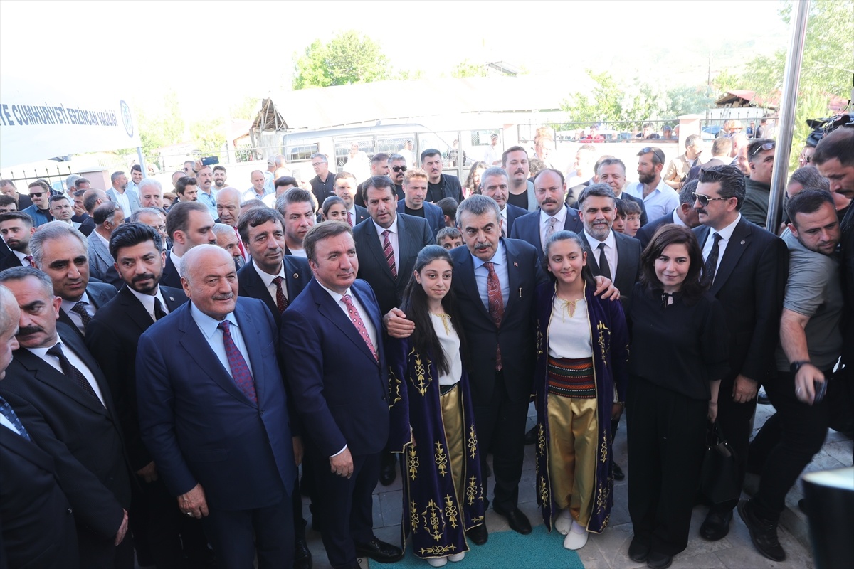 Bakan Tekin\'den birlik ve beraberlik vurgusu