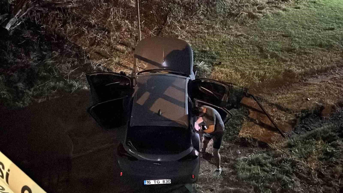 Navigasyon hatası sürücüyü dereye uçurdu