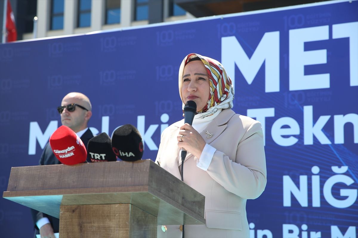 Niğde\'de Mesleki Eğitim Fuarı Açıldı