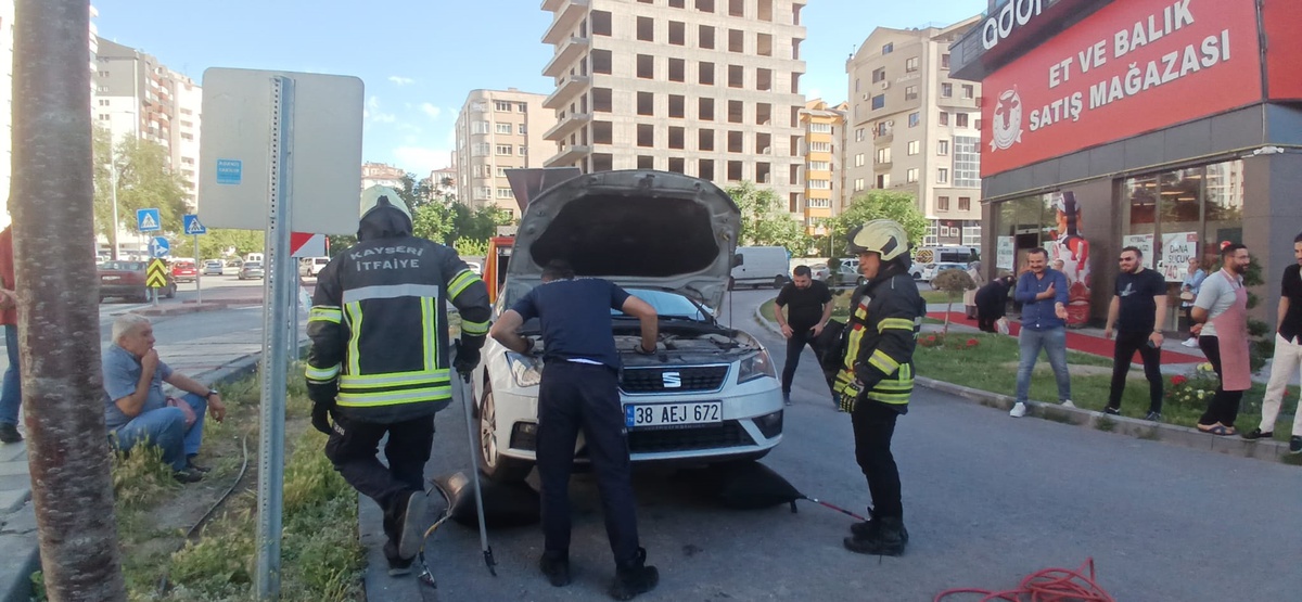 Kayseri\'de Otomobilden Yılan İhbarı