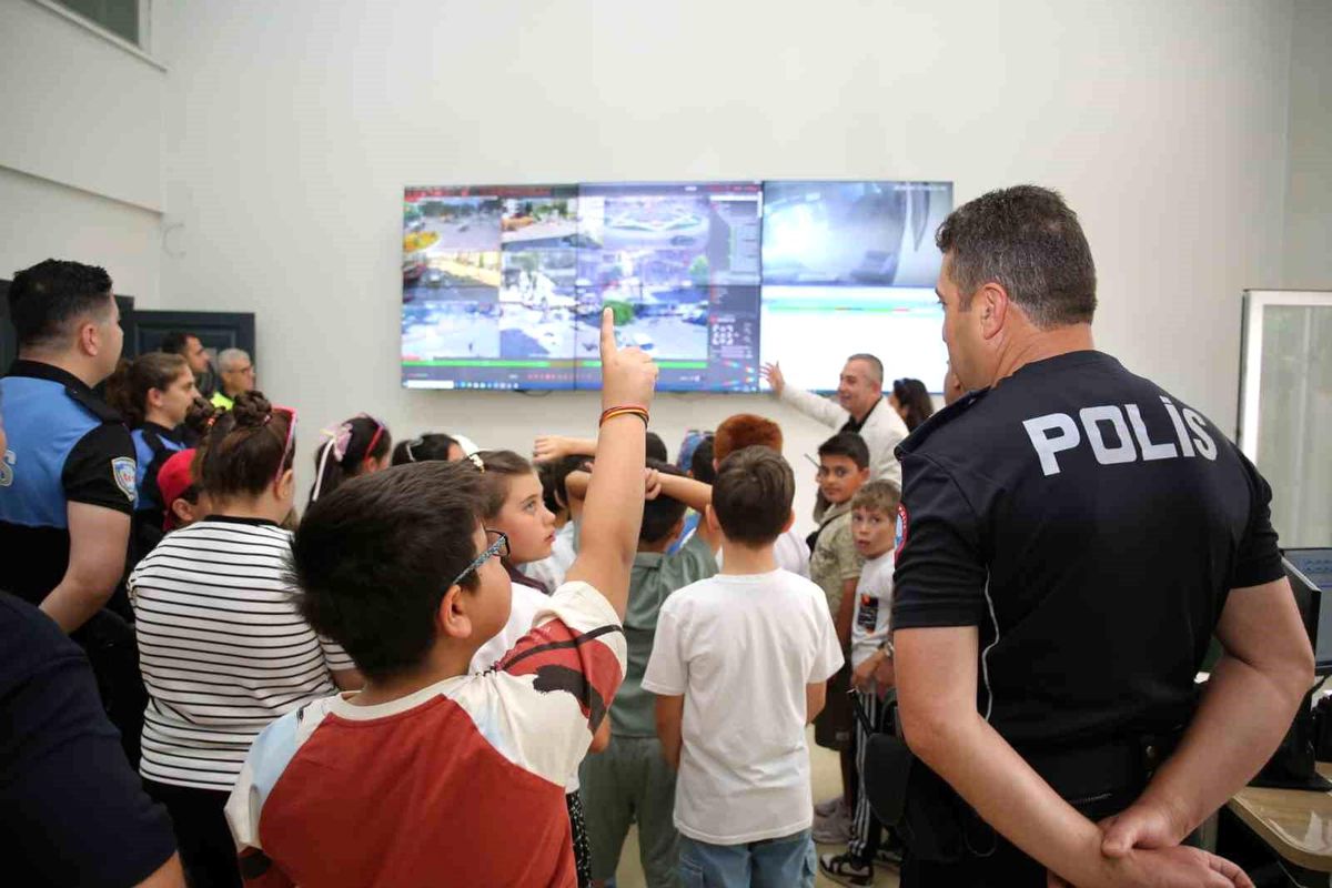 Miniklere Polislik Mesleği Tanıtıldı
