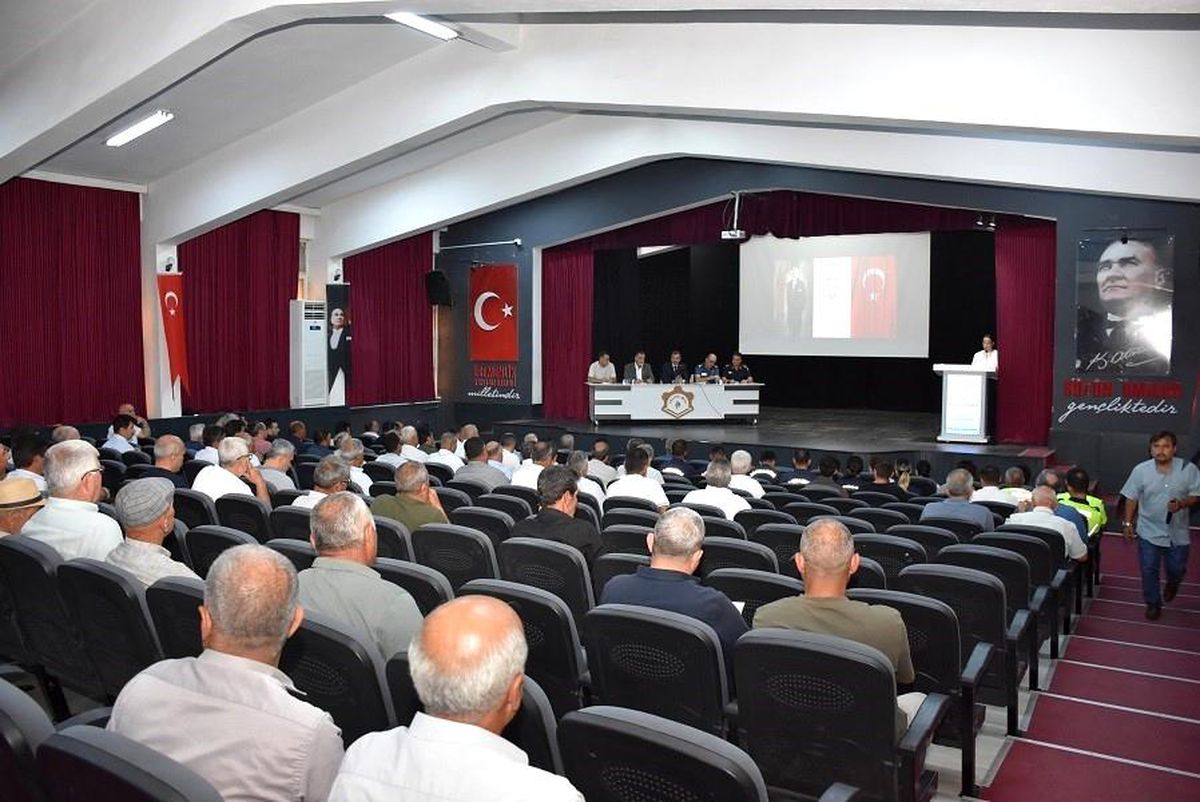 Salihli\'de muhtarlar toplantısı yapıldı: Talepler ve sorunlar masaya yatırıldı