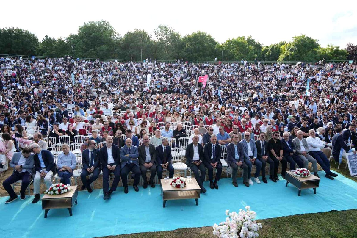 Samsun Üniversitesi\'nde Mezuniyet Coşkusu