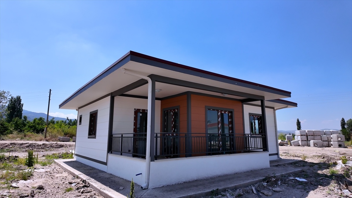 Sındırgı\'da Deprem Evleri Tamamlanıyor