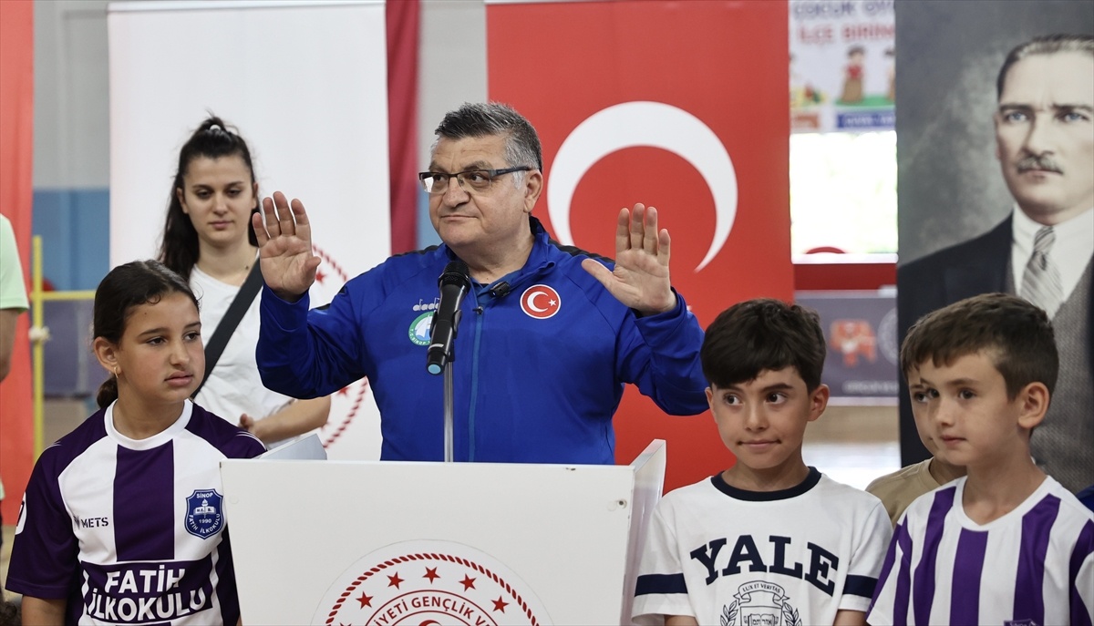 Sinop\'ta Çocuk Oyunları Şenliği