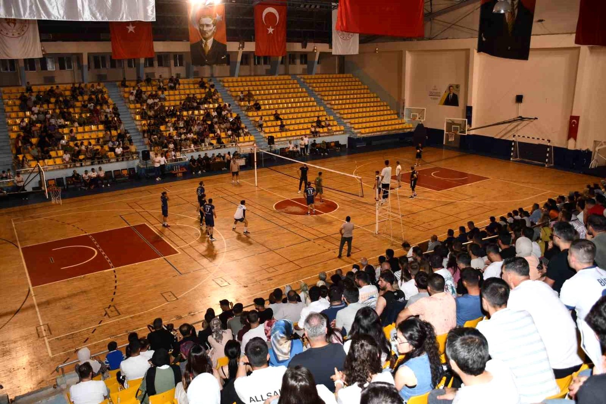 Siverek\'te Öğretmenler Voleybol Turnuvası Sona Erdi
