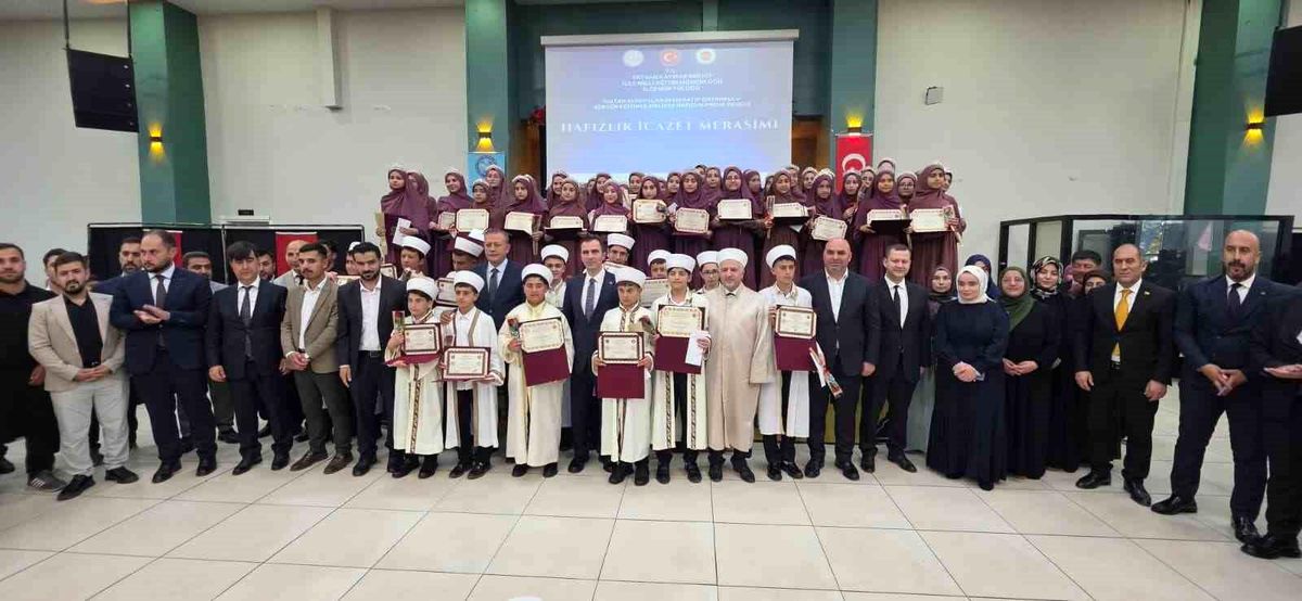 Tatvan\'da görkemli hafızlık icazet merasimi: 56 hafız belgelerini aldı