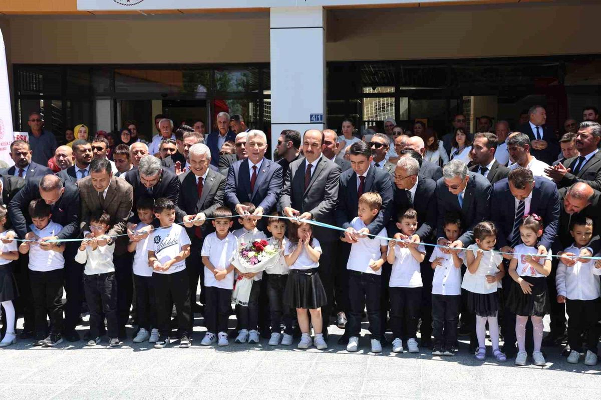 Bakan Bolat: Bilgiyle ticaret, ahlakla irfan buluşacak