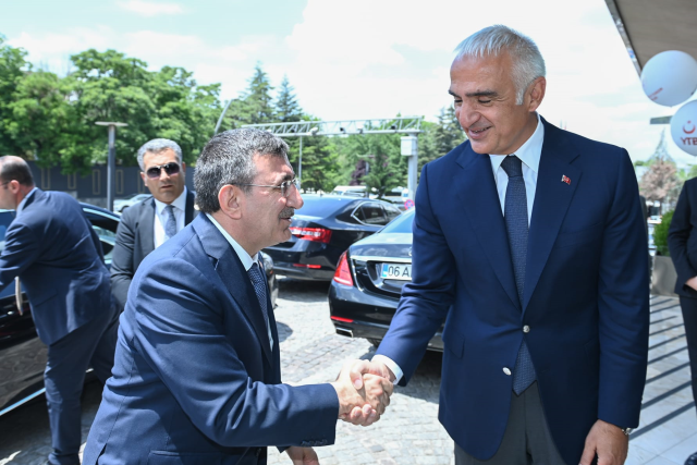 Türkiye Bursları dünyaya 2 bin 800 yeni gönül elçisi kazandırdı