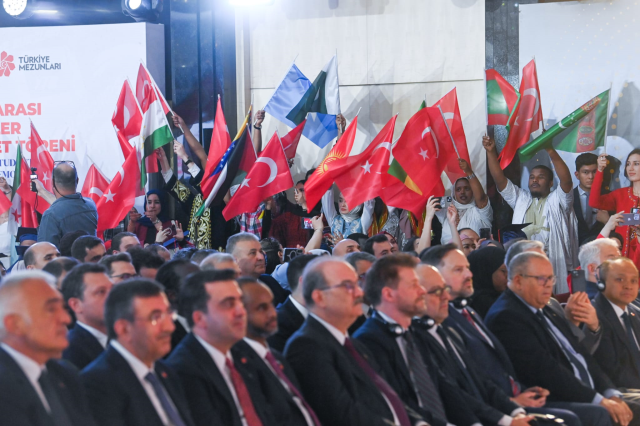 Türkiye Bursları dünyaya 2 bin 800 yeni gönül elçisi kazandırdı