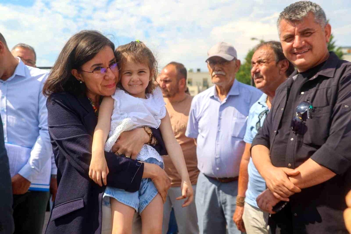 Uşak Belediye Başkan Vekili Özkan Sarayaltı Durağı\'nda şoför esnafıyla buluştu